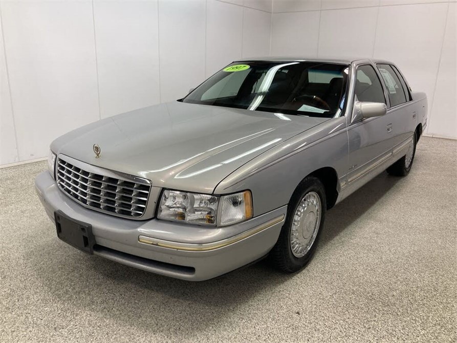 Sedan z klasą z USA? Caddy Deville.