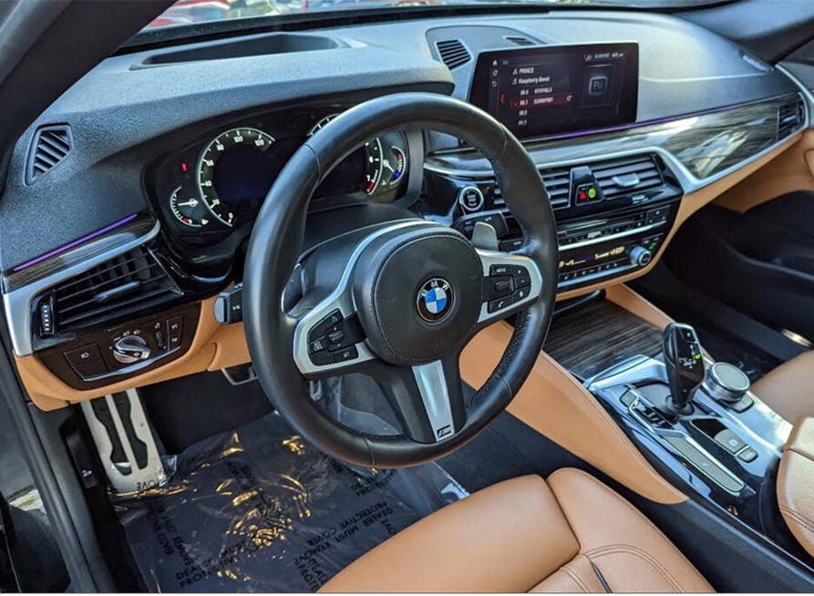 BMW 5 z USA - interior to mieszanina aluminium i koloru koniaku. Pycha!