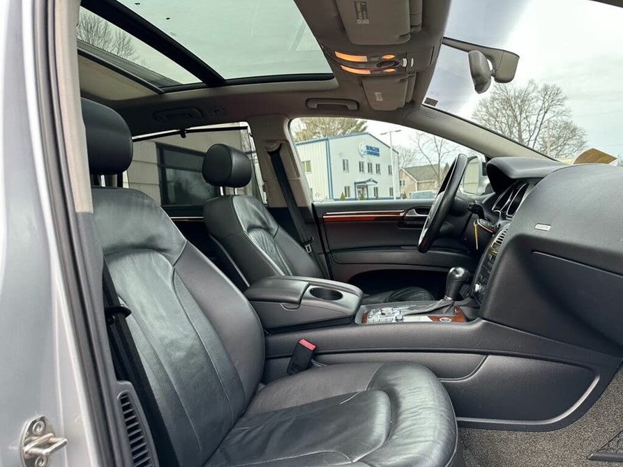 Audi Q7 z USA - świetnie utrzymane wnętrze z materiałami topowej jakości