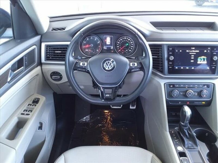 VW Atlas USA w wersji R-Line - wnętrze jasne i ciepłe